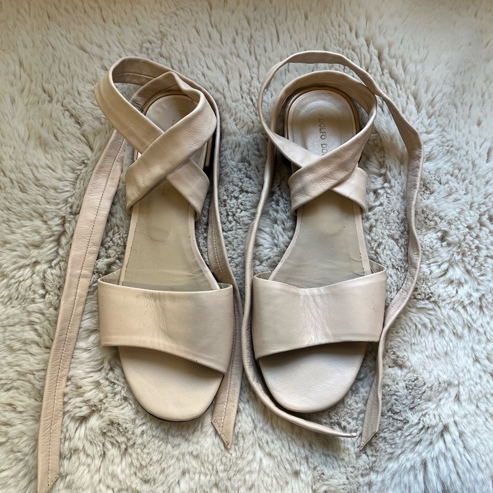ADOLFO DOMINGUEZ Ivory leather Straps Sandals Size 39